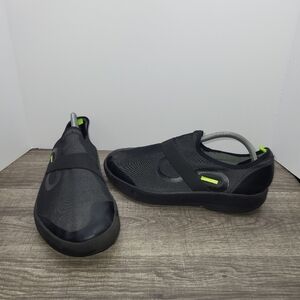 Oofos OOmg eeZee Low Shoes Mens Size 10 Comfort Slip On Sneaker Recovery Black